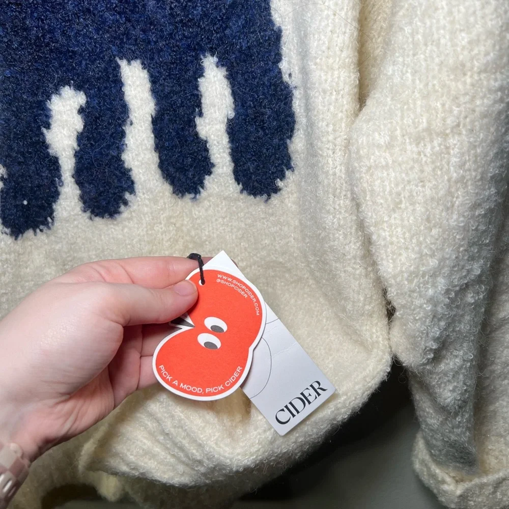 Cider Cream Sweater with Black Cat - Picture 2 of 4